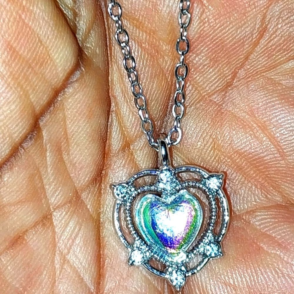 Elegant vintage pendant necklace for women and girls